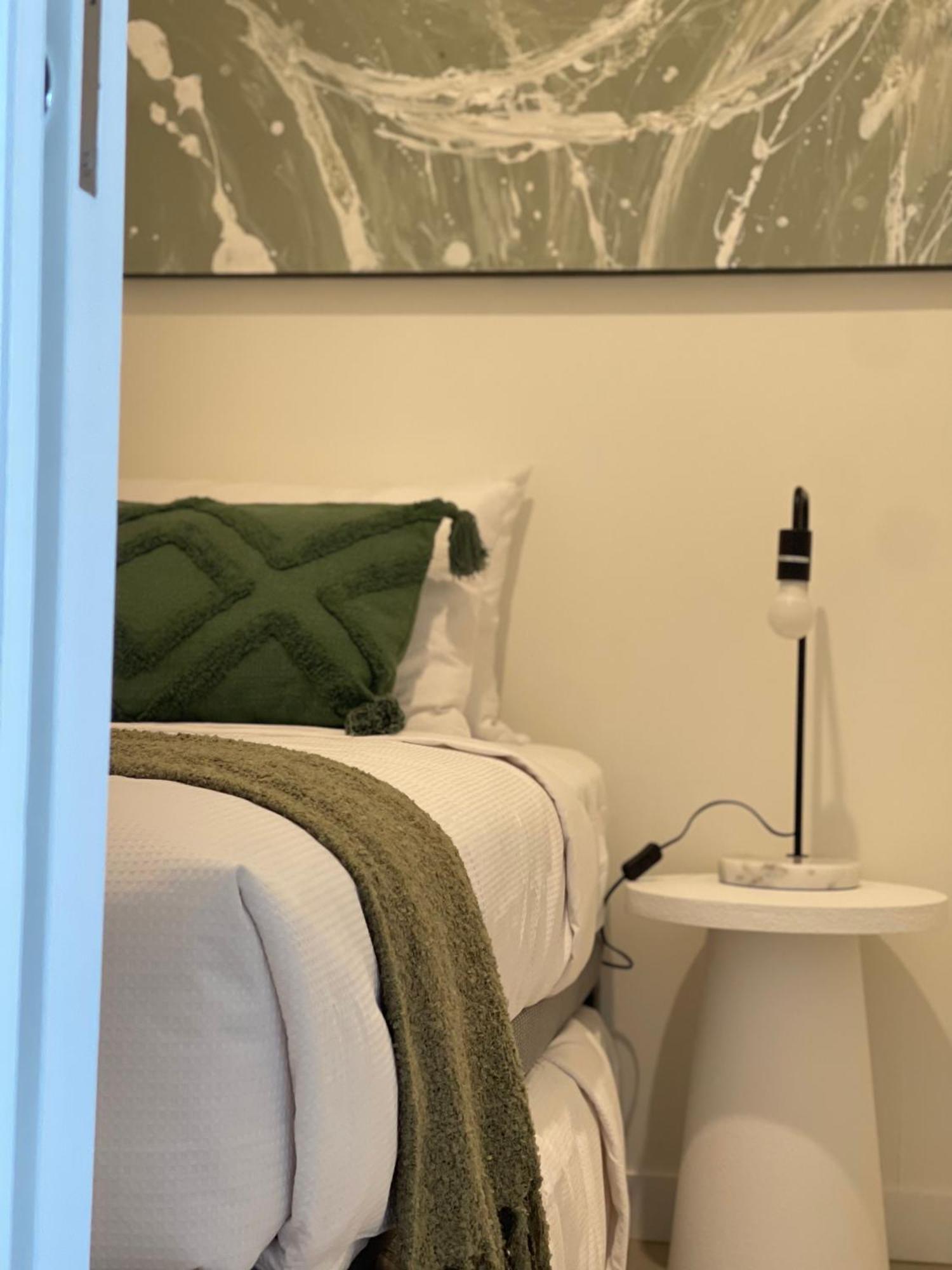 Top-floor Luxe In The Free Parking, Pool, Gym, Wifi Apartment *